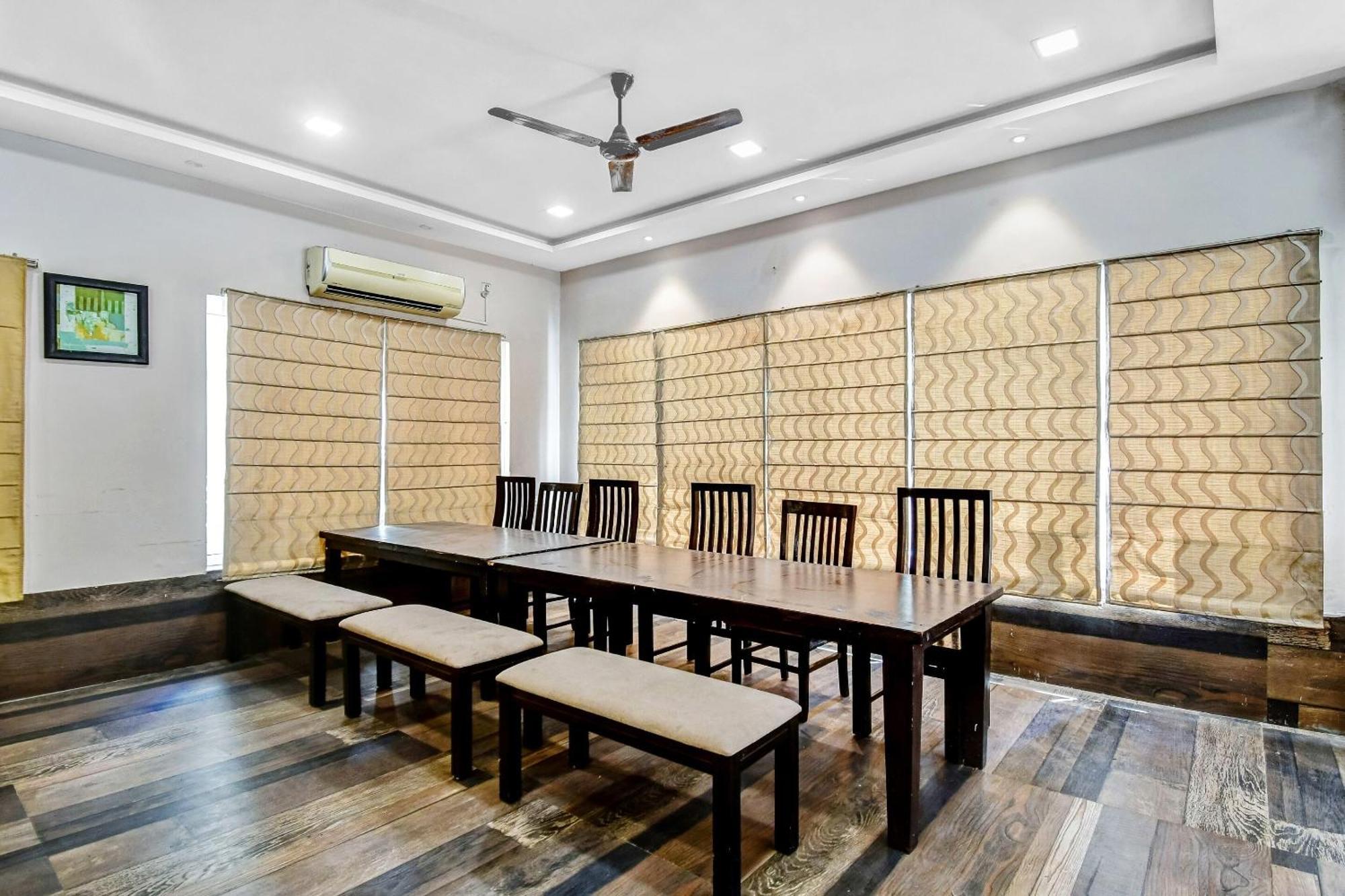 Super Townhouse All In One Kolkata Bagian luar foto