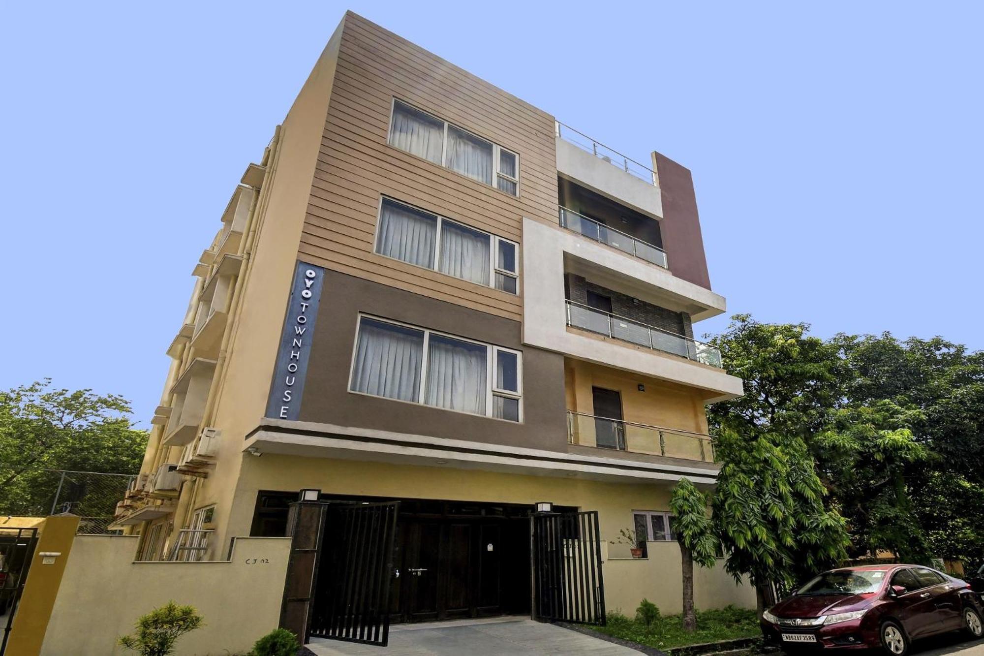Super Townhouse All In One Kolkata Bagian luar foto