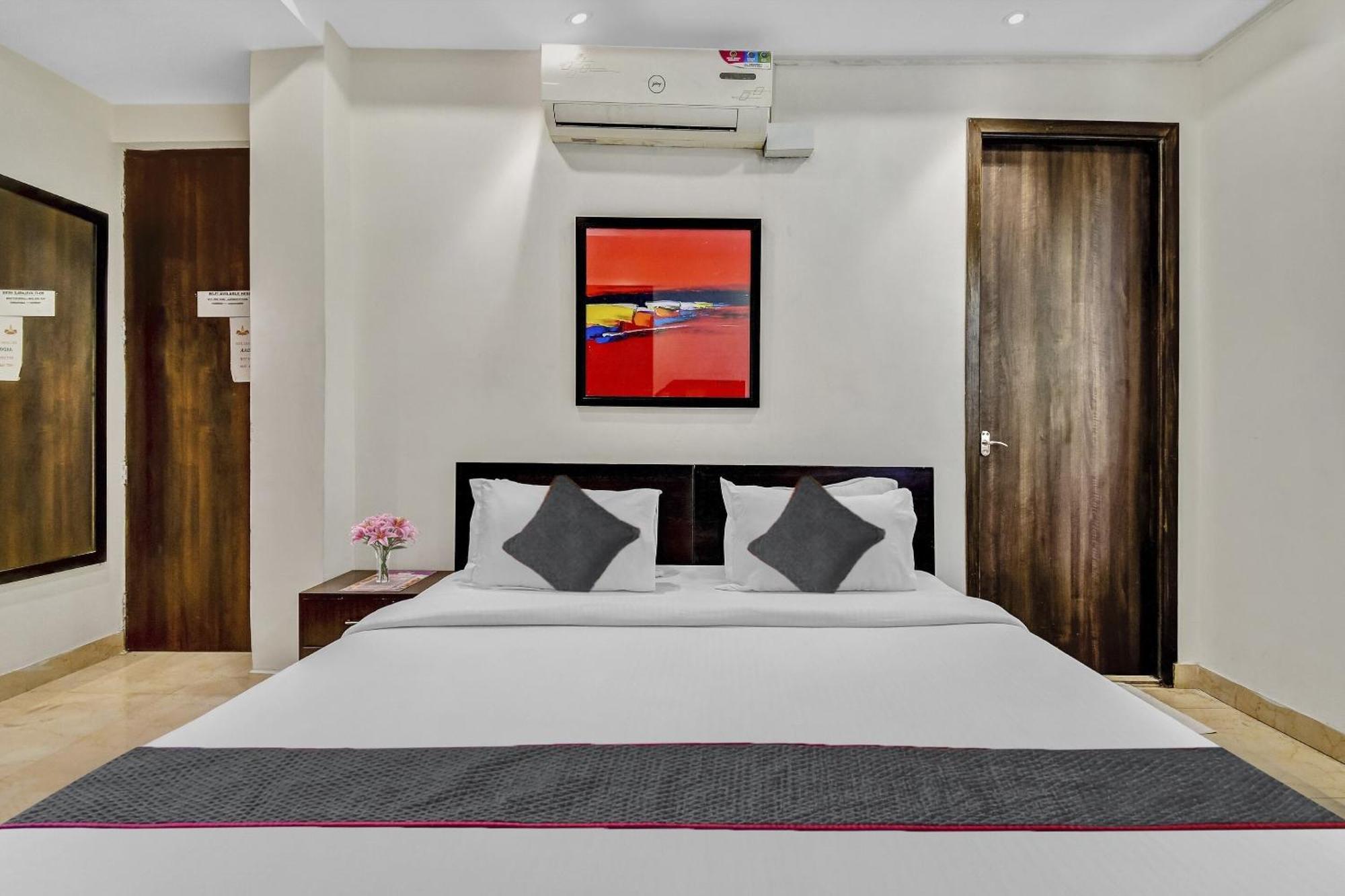 Super Townhouse All In One Kolkata Bagian luar foto