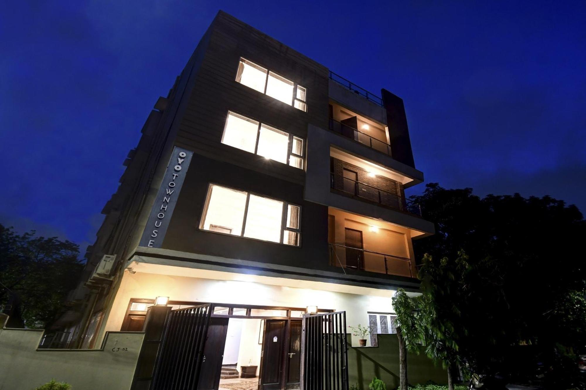 Super Townhouse All In One Kolkata Bagian luar foto