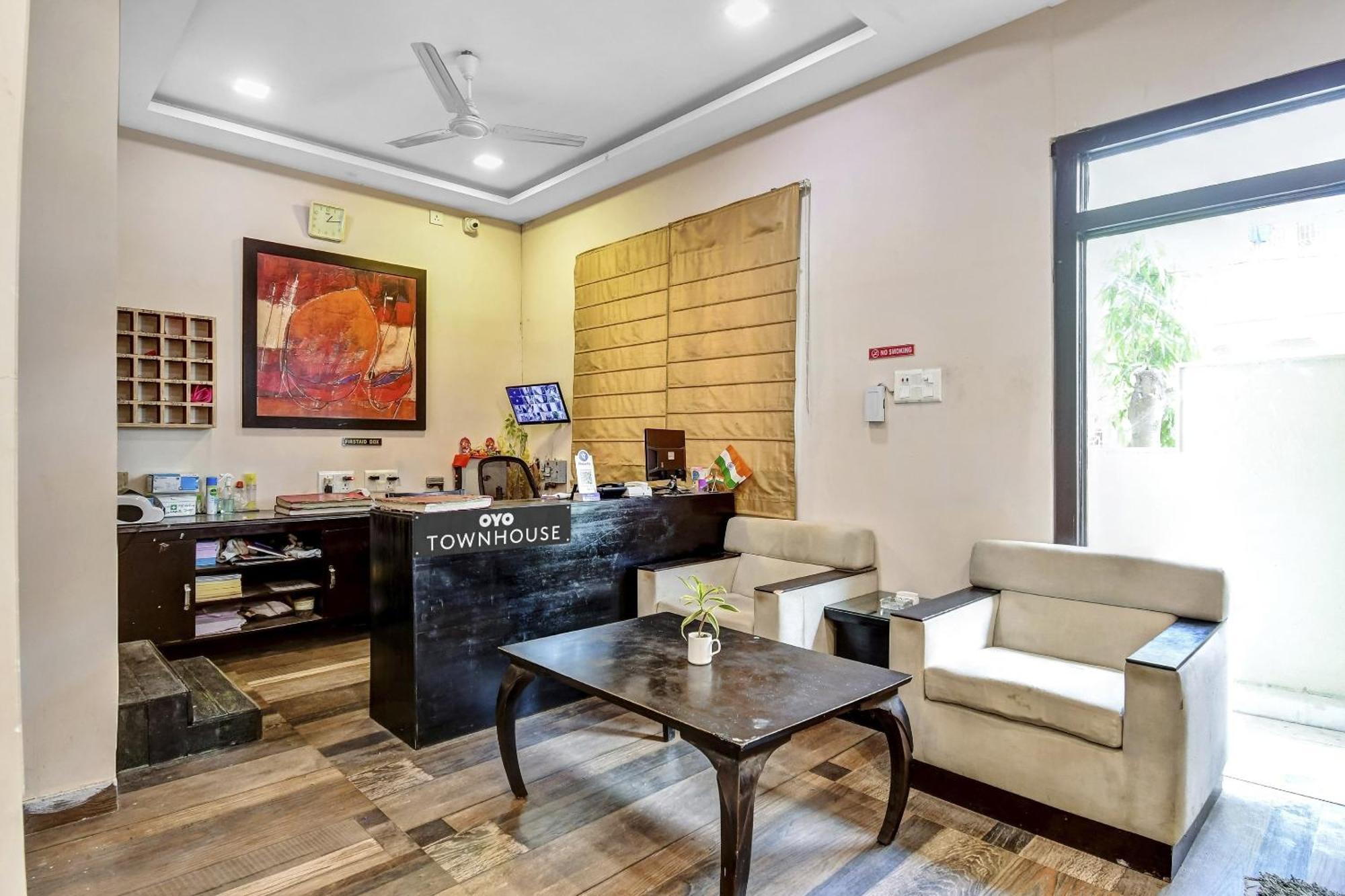 Super Townhouse All In One Kolkata Bagian luar foto