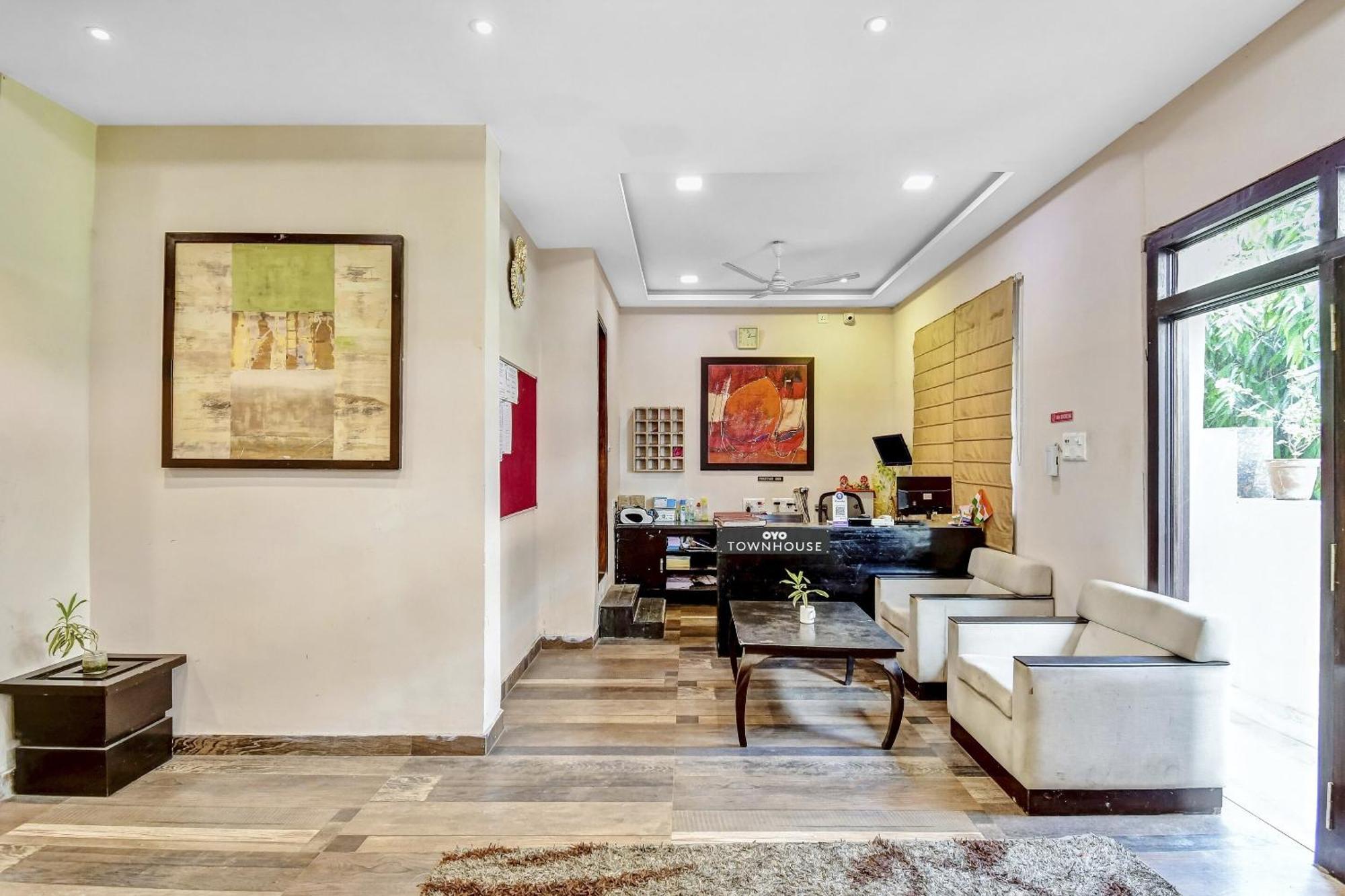 Super Townhouse All In One Kolkata Bagian luar foto
