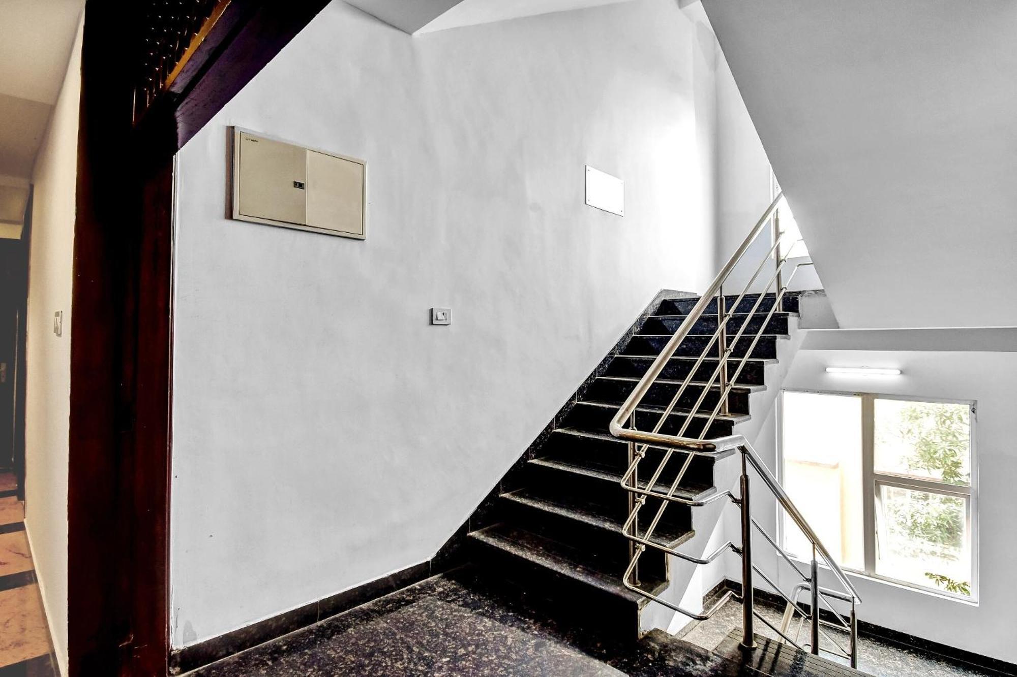 Super Townhouse All In One Kolkata Bagian luar foto