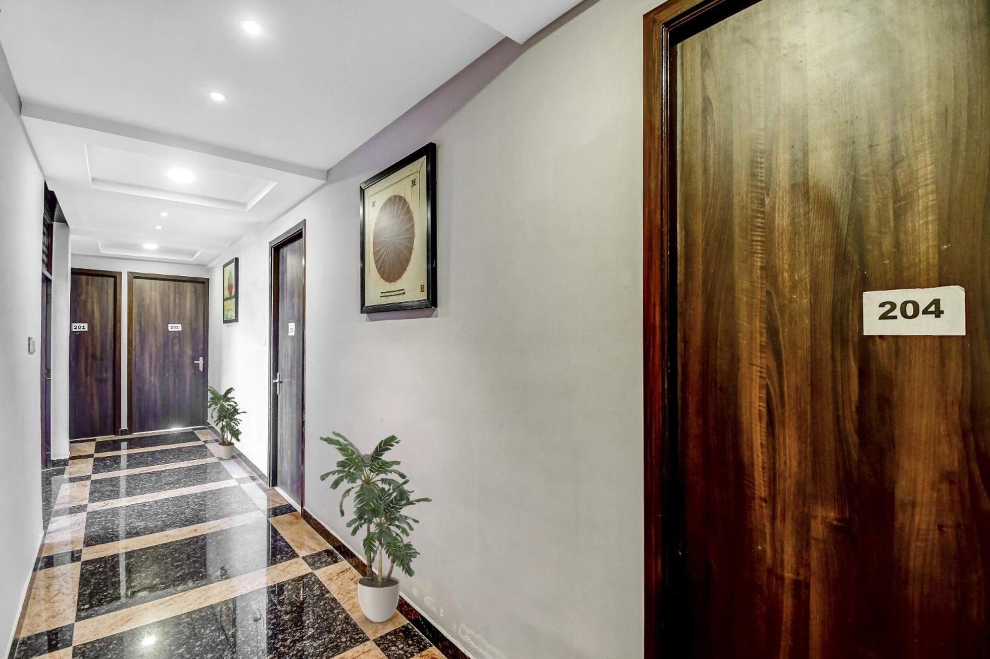Super Townhouse All In One Kolkata Bagian luar foto